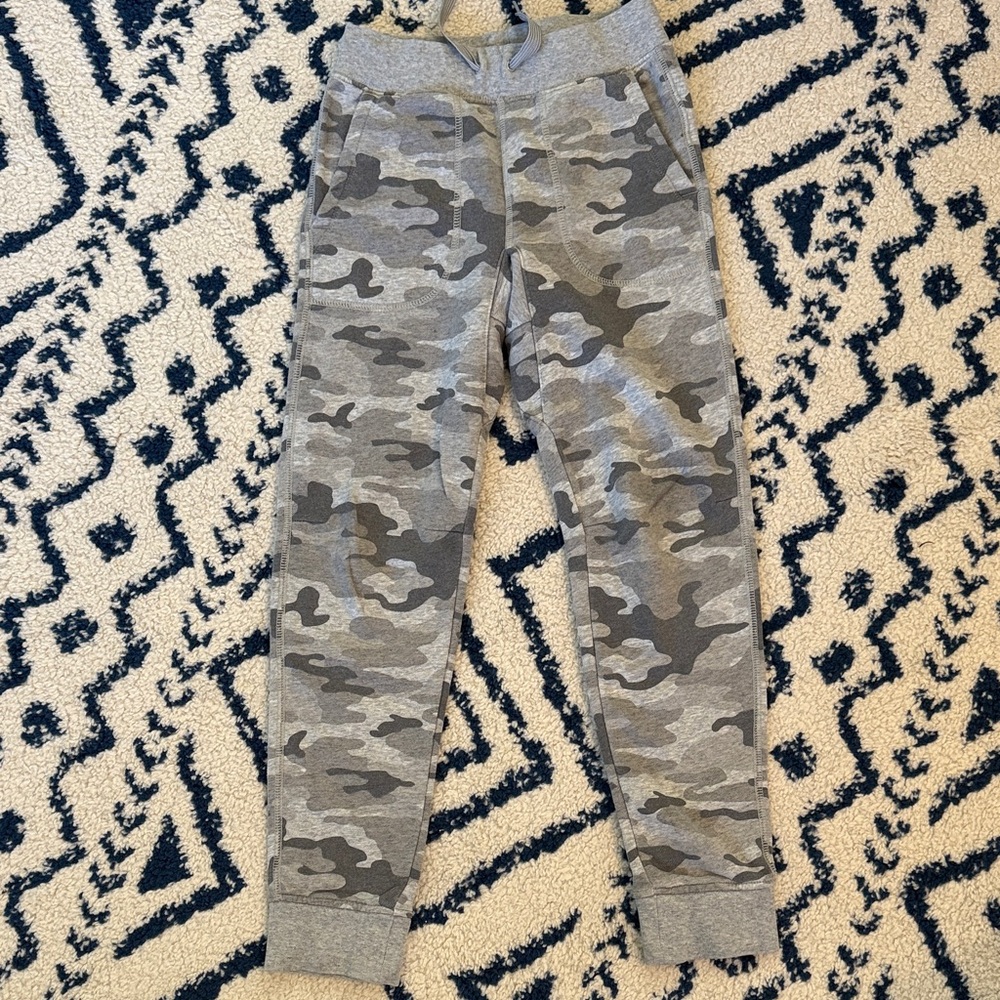 Gap kids grey camo sweat pant jogger